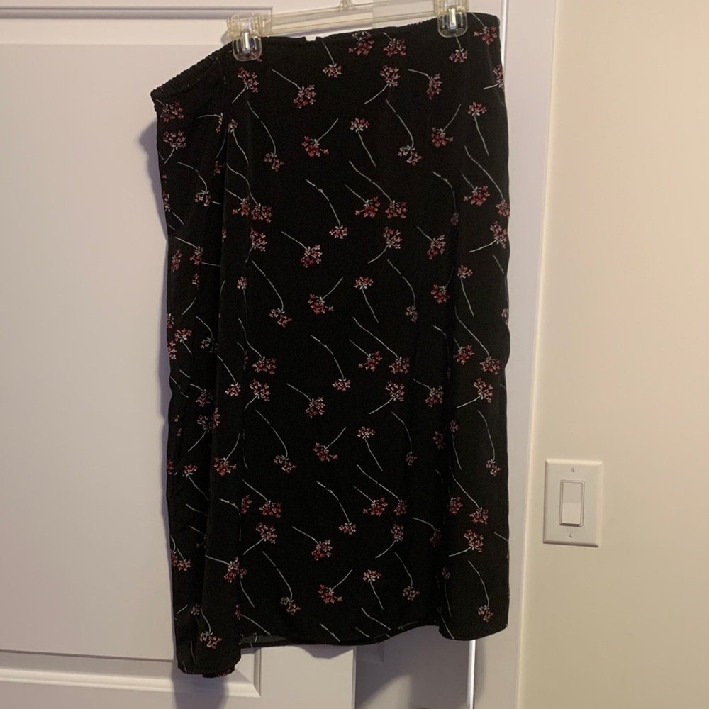 Chic Black Floral A-Line Skirt
